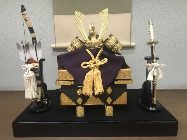 五月人形　引き取りは15000円値下げ 横幅46cm｜稀少 10号純プラチナ箔押し｜小さい 五月人形 兜飾り